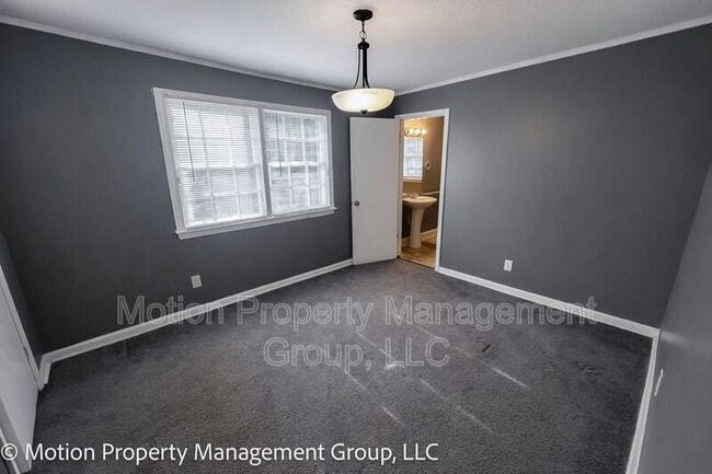 Photo - 2728 Pierce Dr N