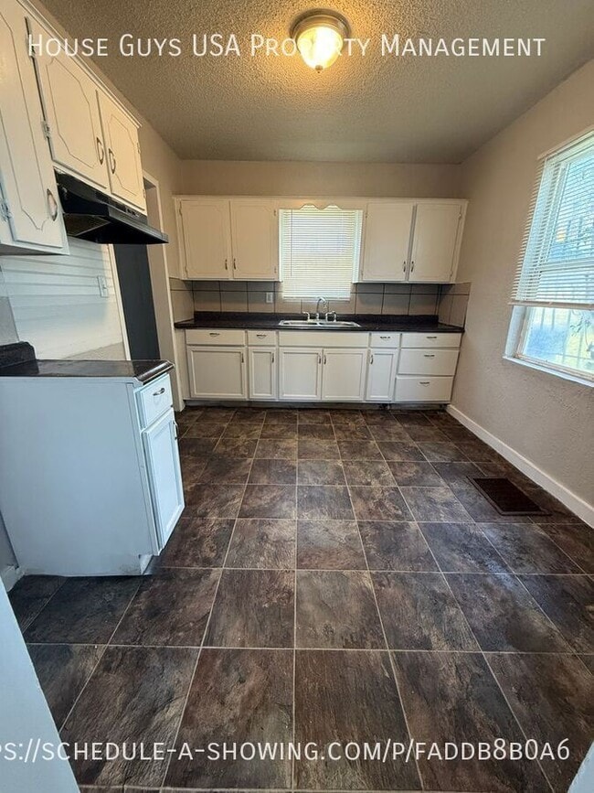 Photo - 2207 Askew Ave