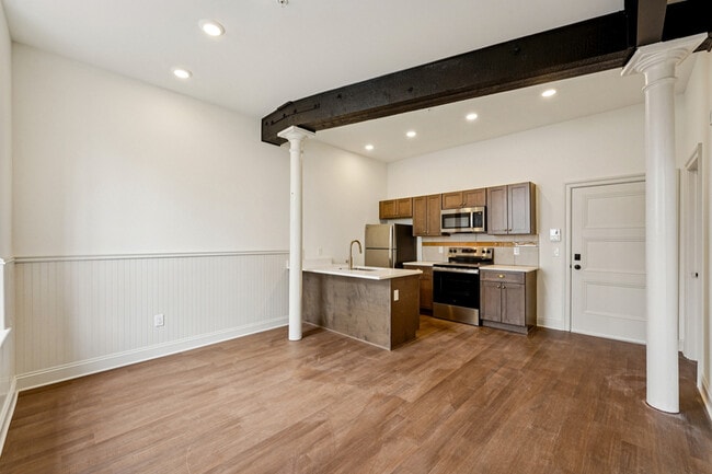 Building Photo - 401 Martin St