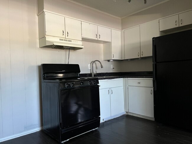 Photo - Palm Square Apartments