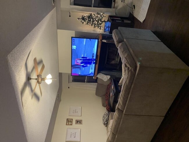 Photo - 625 W Edgewood St