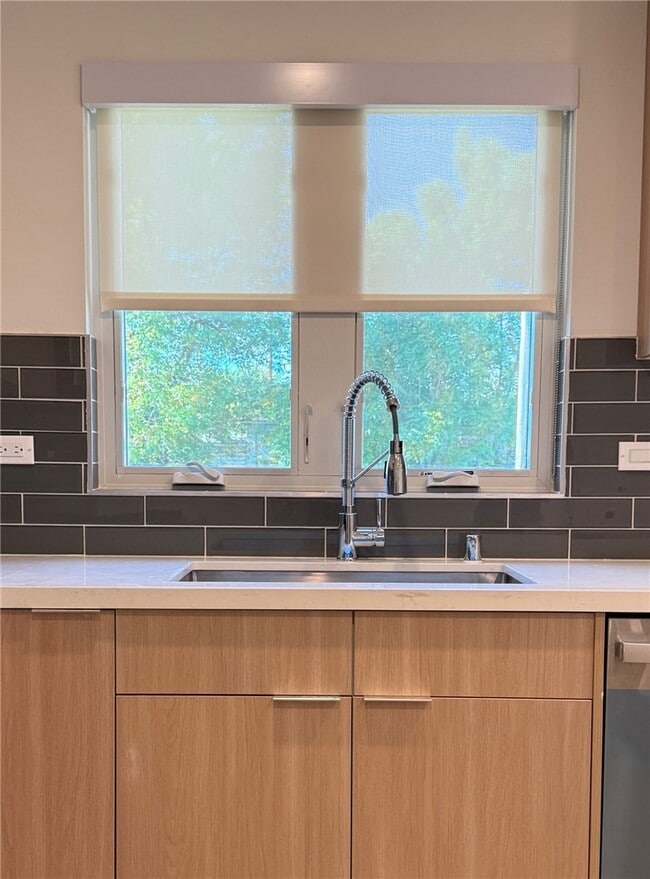 Photo - 5972 Jamieson Ave