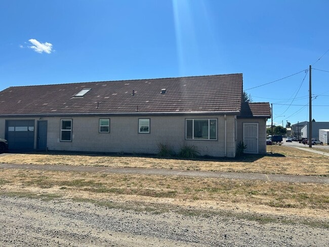 Photo - 1186 NE Alpine Ave