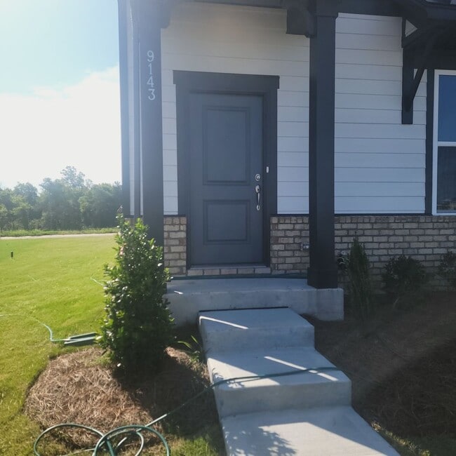 Building Photo - 3BR/2.5BA Townhome in Terraces at Farmington; Great Schools!