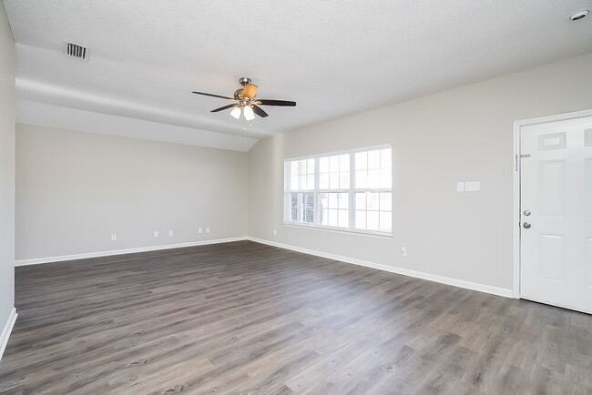 Photo - 331 Lake Forest Dr