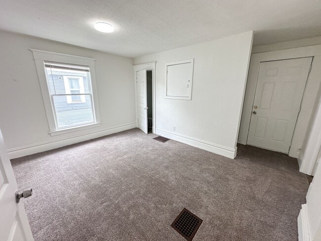 Photo - 806 Kalamazoo Ave SE Unit Apt 2