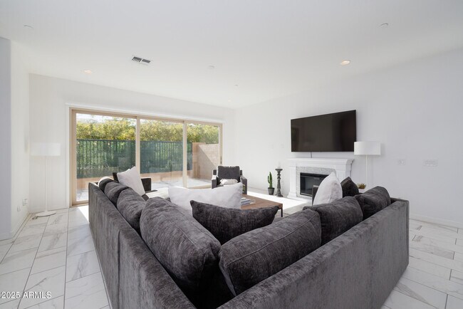 7349 E Vista Bonita Dr