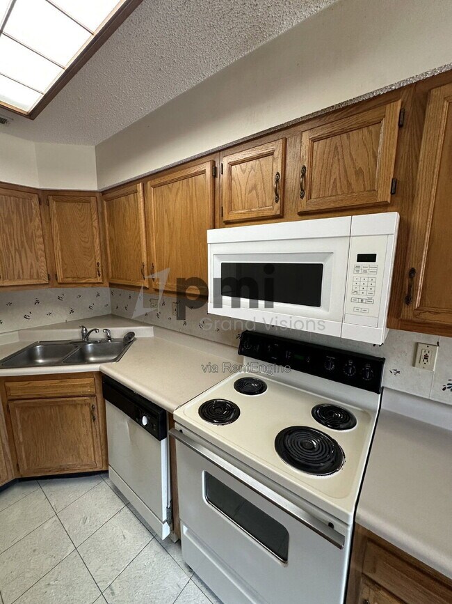 Photo - 1306 Arthur Ave Unit 12