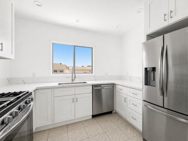 Photo - 337 Rexford Dr Unit 3
