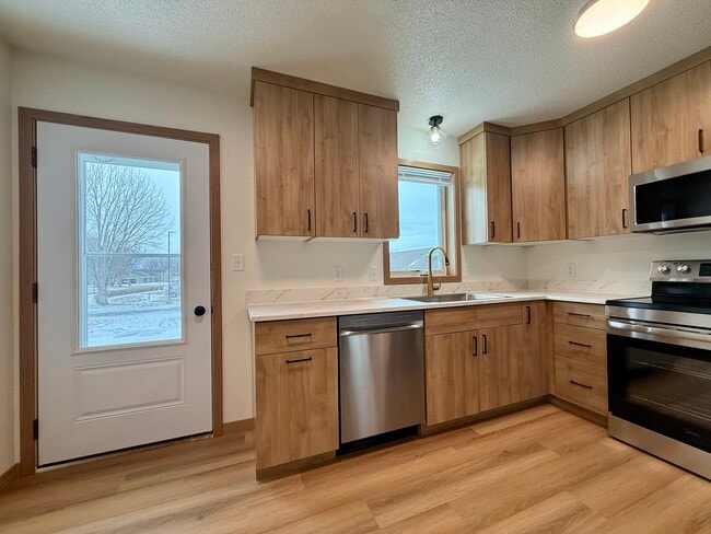 Photo - 1004 Castlewood Dr