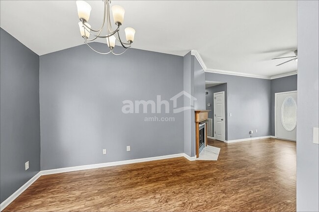 Photo - 104 Cascade Ln