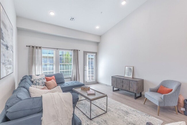 Photo - 98 Apartments