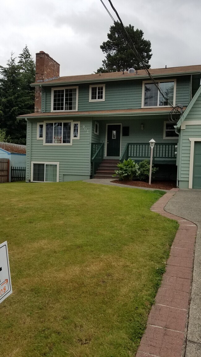 902 15th Ave Townhome Townhome Rental in Milton WA