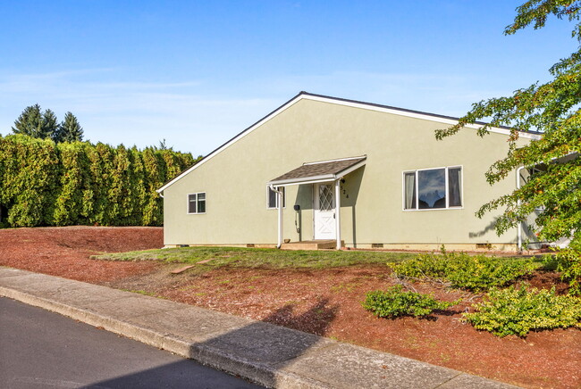 Photo - 524 NE Dallas Dr