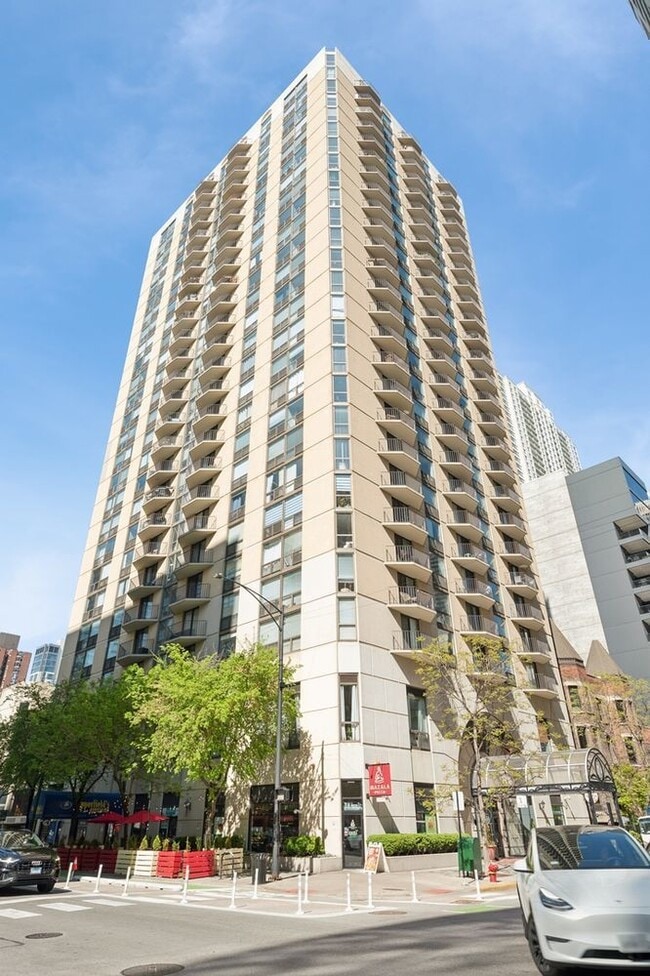 Building Photo - 70 W Huron St Rental