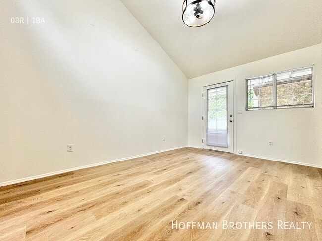 Photo - 2448 Beachwood Dr Unidad 7