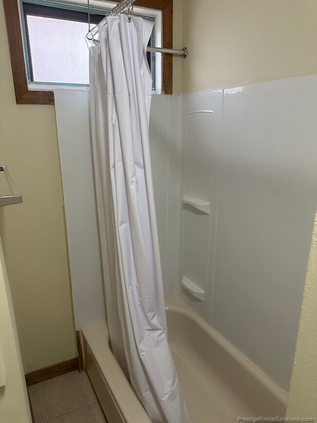 Building Photo - 90 Nichols Ave Unit B