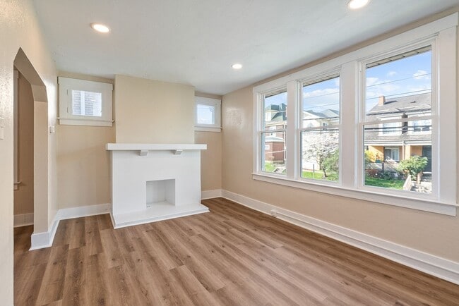 Building Photo - 1680 Potomac Ave Unit 2