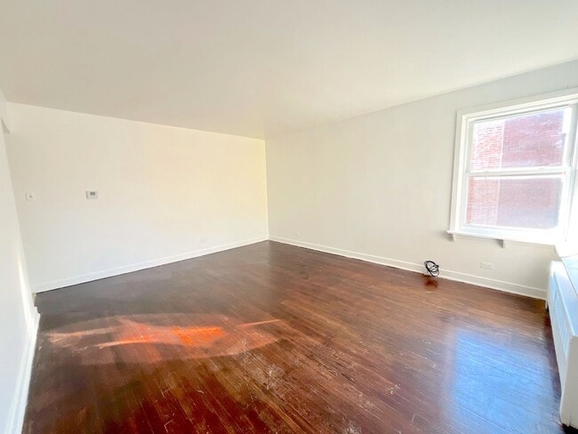 Photo - NORTH SIDE - Spacious 2BD/1BTH unit for rent!