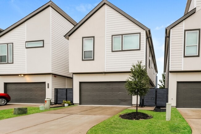 Photo - 345 N Centro Cir