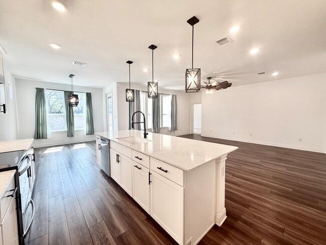 Photo - 125 Slenderleaf Dr