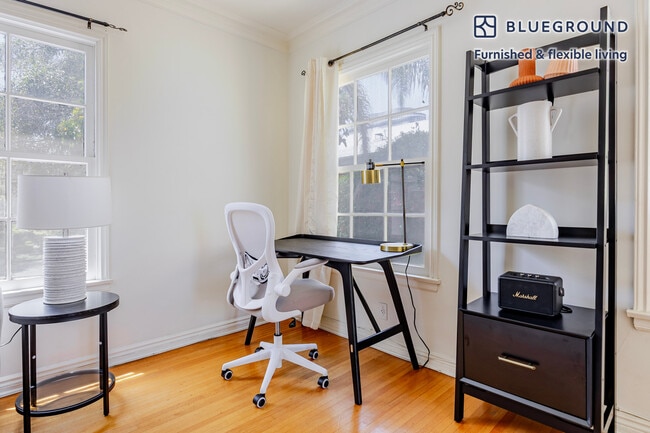 Photo - 136 S Roxbury Dr Unidad FL2-ID1349