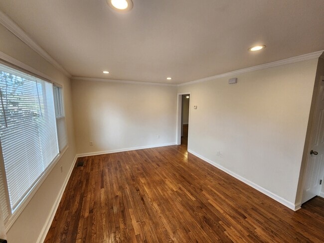 Photo - 214 Napoleon Dr SW