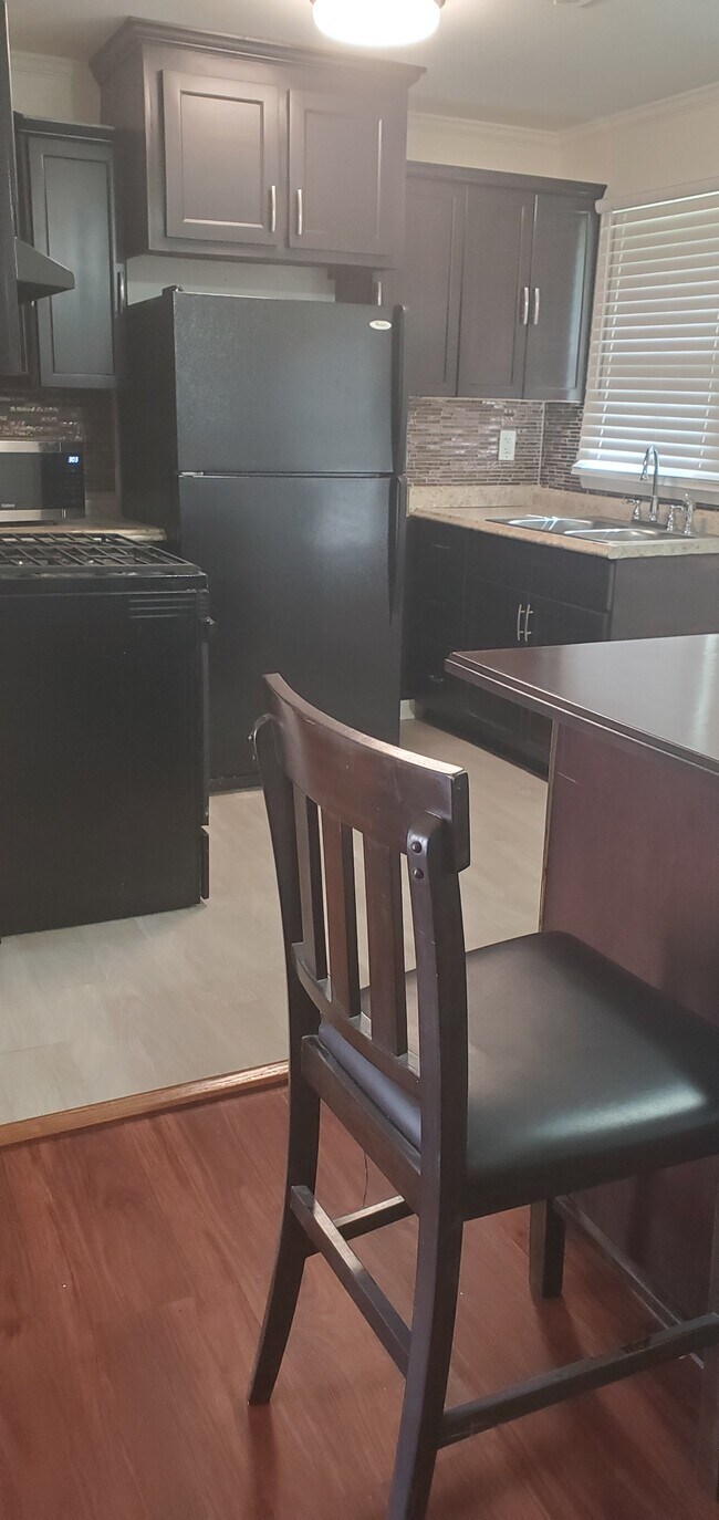 Photo - 3072 Lone Oak Ave SW