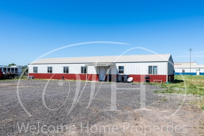 Building Photo - Country Home with Optional Horse Paddock Stalls