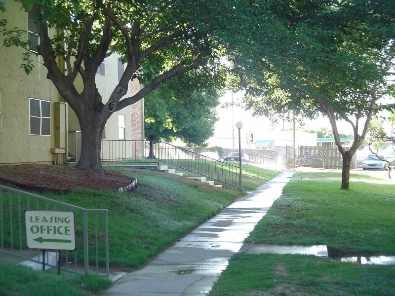 Photo - 1222 Giles Rd