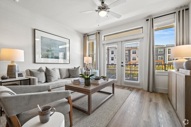 2BR, 2BA - 1,086SF - Living