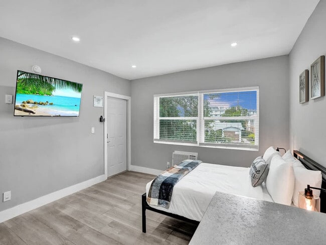 Photo - 906 N Riverside Dr Unidad SI ID1504065P