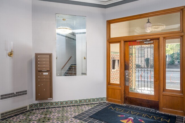 Photo - Manhattan Apartments