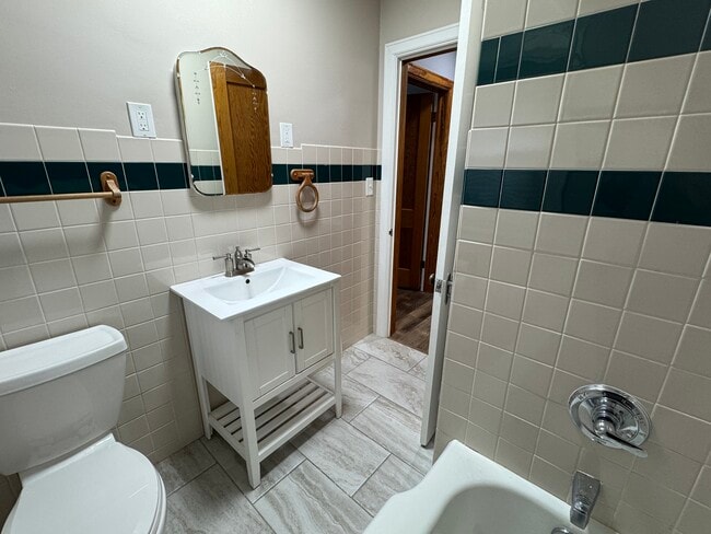 Photo - 1020 Brown St