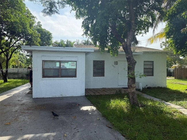 Building Photo - 17921 NW 2nd Pl Rental