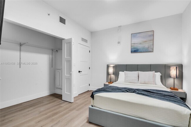 Photo - 3728 NW 19th Ave Unit 304