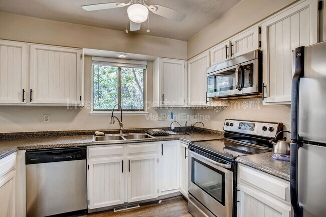 Photo - 172 S Cody St