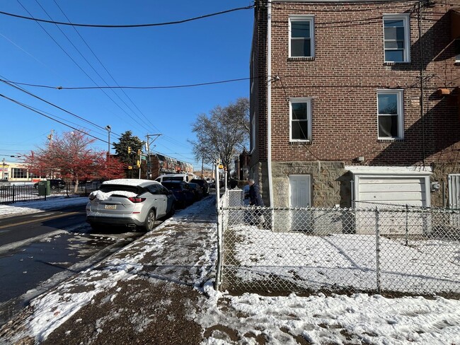 Photo - 4100 Levick St