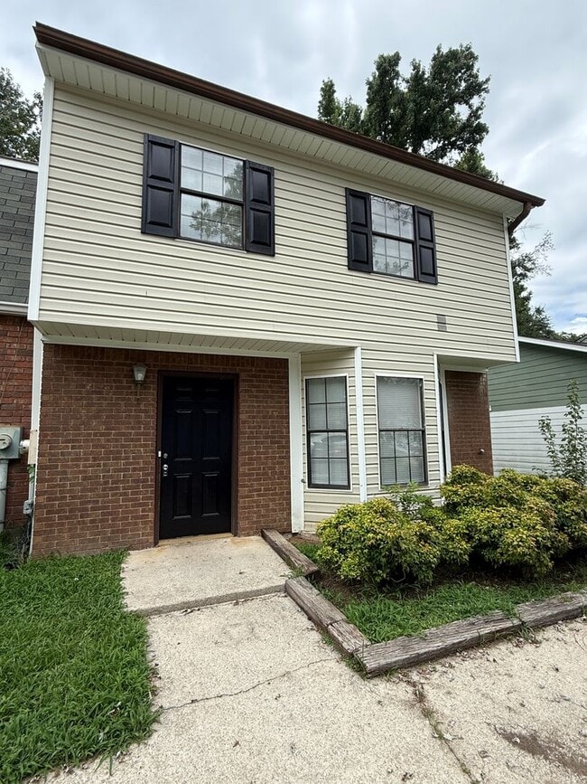 Building Photo - 2/2.5 Townhome in the heart of downtown Douglasville