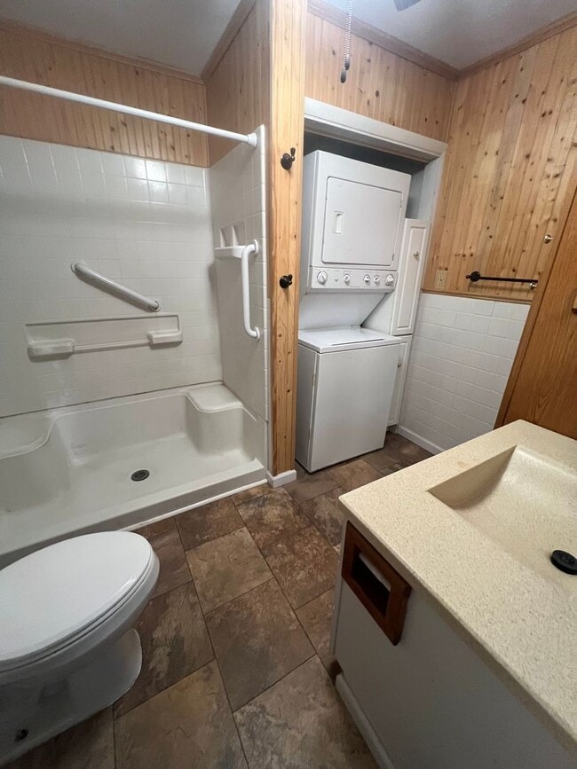 Photo - Northend Spacious 3 bedroom 1 bath with La...