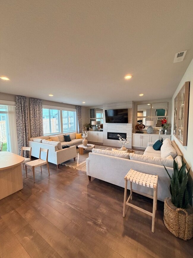 Building Photo - Model home! 4-bed 3-Bath Home on Moon MTN!