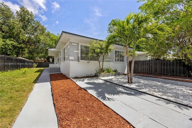 Building Photo - 173 NW 56th St Rental
