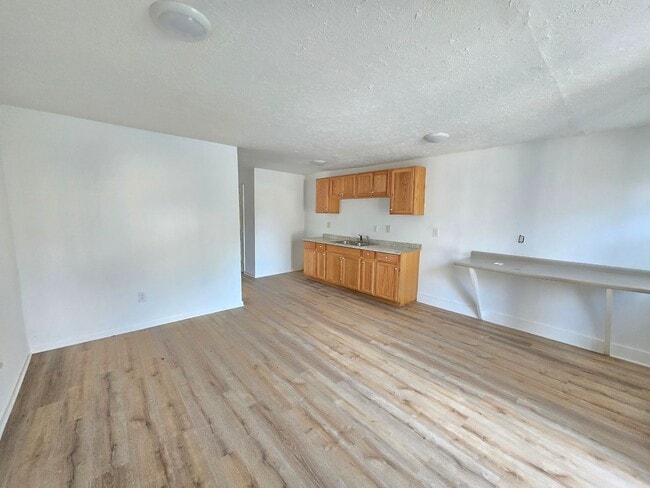 Building Photo - 527 S 20th St Unit 1 Rental
