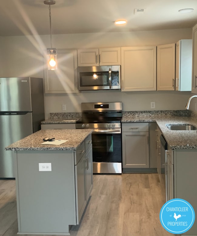 Building Photo - 2433 Harrison Dr