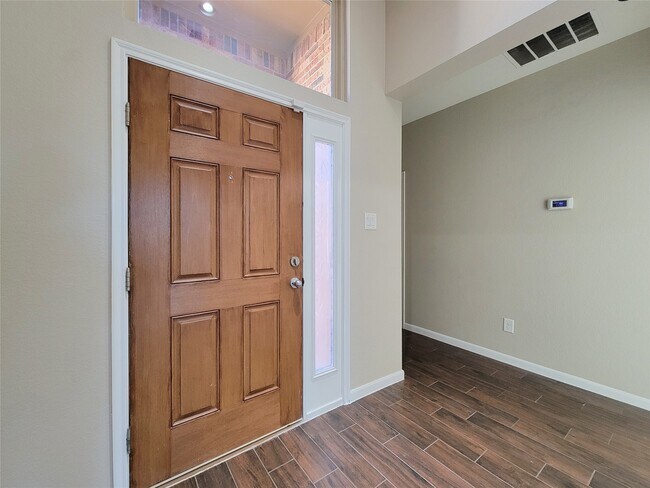 Photo - 3007 Meadow Prairie St