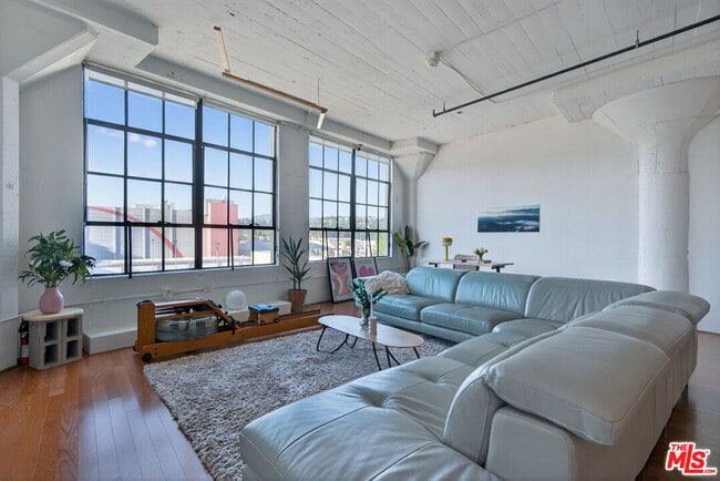 Building Photo - 200 N San Fernando Rd Unit 315