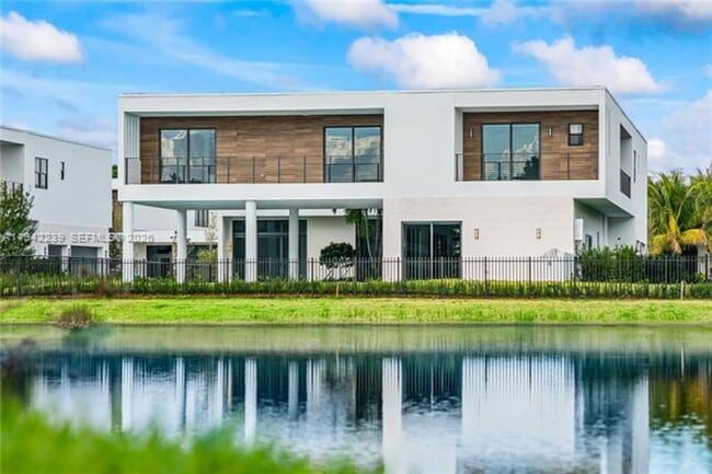 Building Photo - 16680 Botaniko Dr N