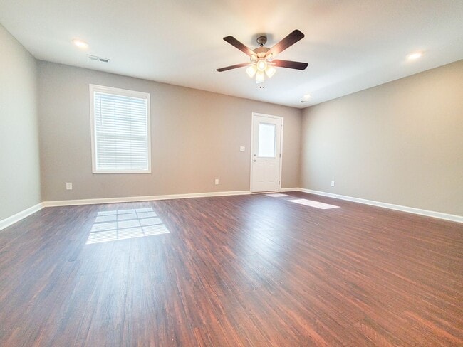 Photo - Two Bedroom with Garage on Exit 11!