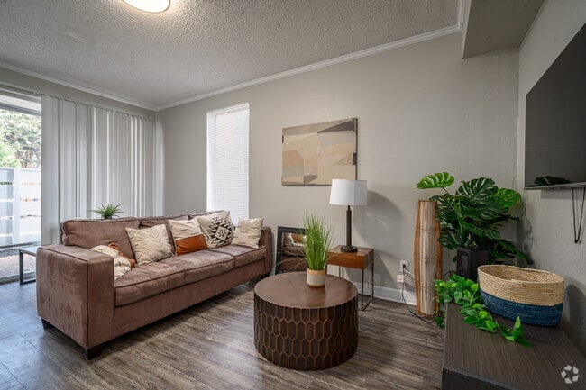 1BR, 1BA - 612SF