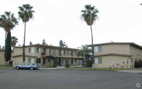 Photo - Courtyard Apartments